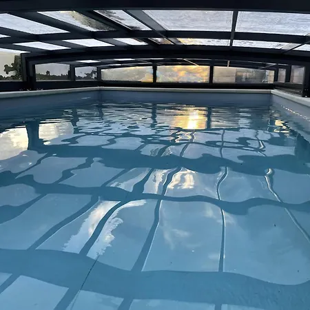 Villa In Moravia With Heated Pool فيلة *