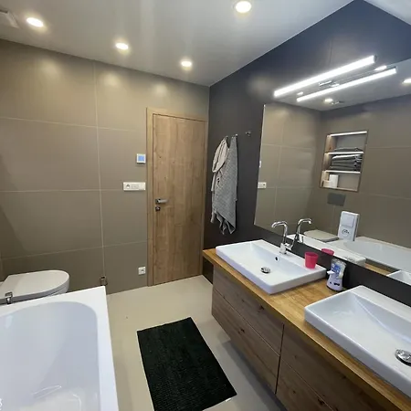 Villa In Moravia With Heated Pool فيلة